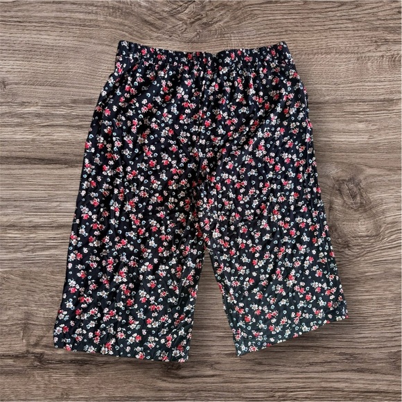 Torrid Black and Floral Cropped Pant size 3 plus size pockets floral - Picture 2 of 16